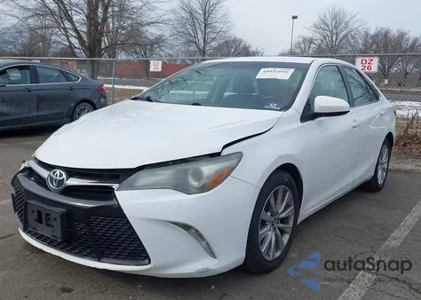 2015 Toyota Camry Se z USA, uszkodzony, nr VIN 4T1BF1FK8FU884983
